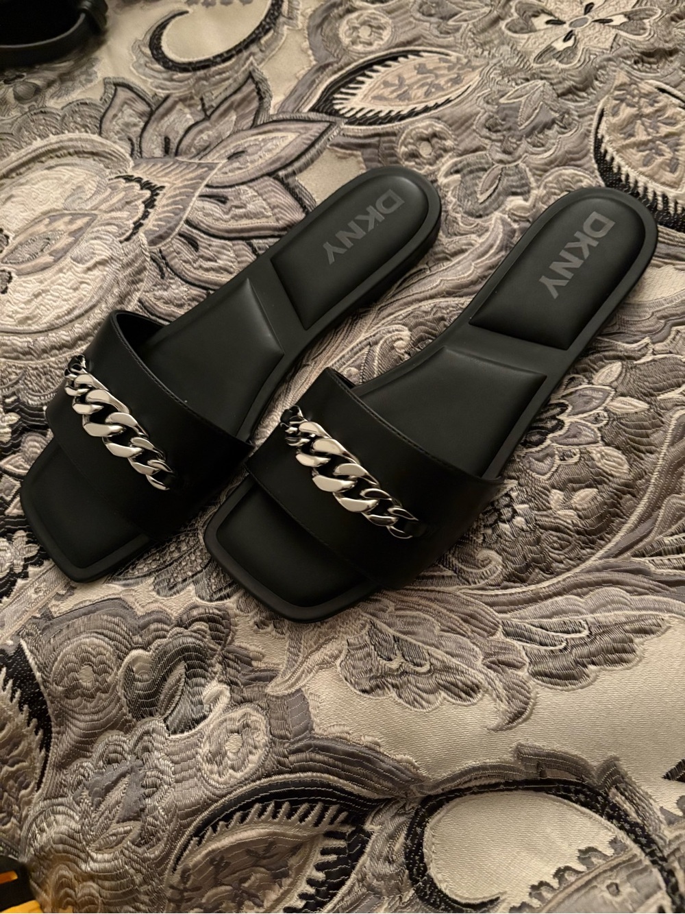 NIB DKNY -Dania Black Slide Sandals with Silver Chain Detail 9